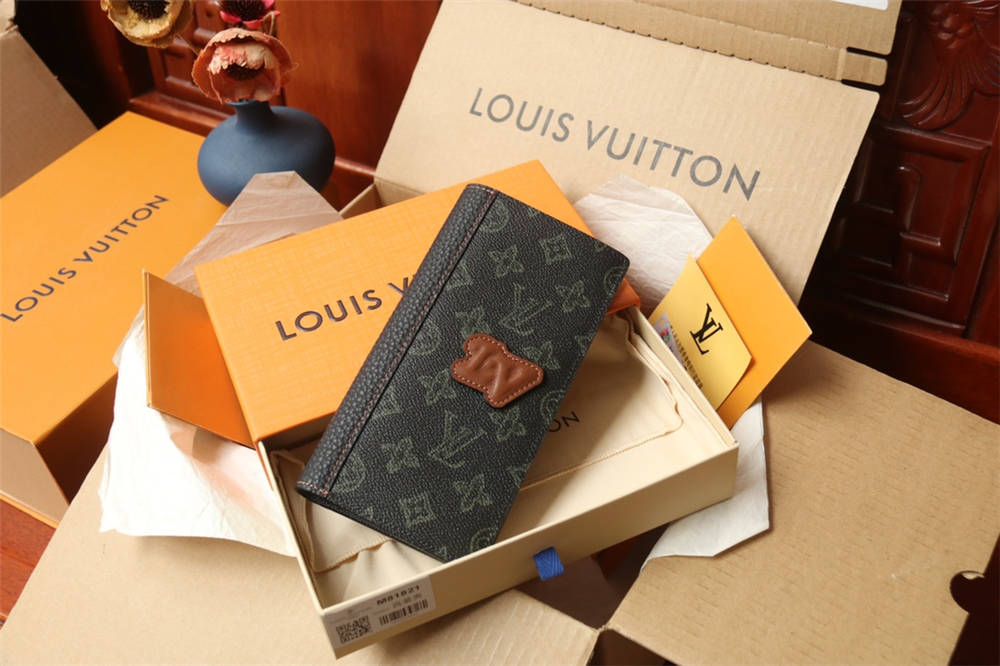 Louis Vuitton wallet Brazza M81807 2025 new 